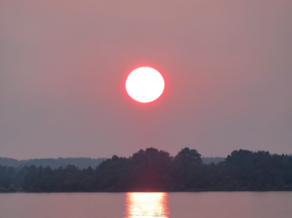 🌅 Witnessing a stunning sunset over Lake Champlain in Alburgh, Vermont. Nature at its finest!