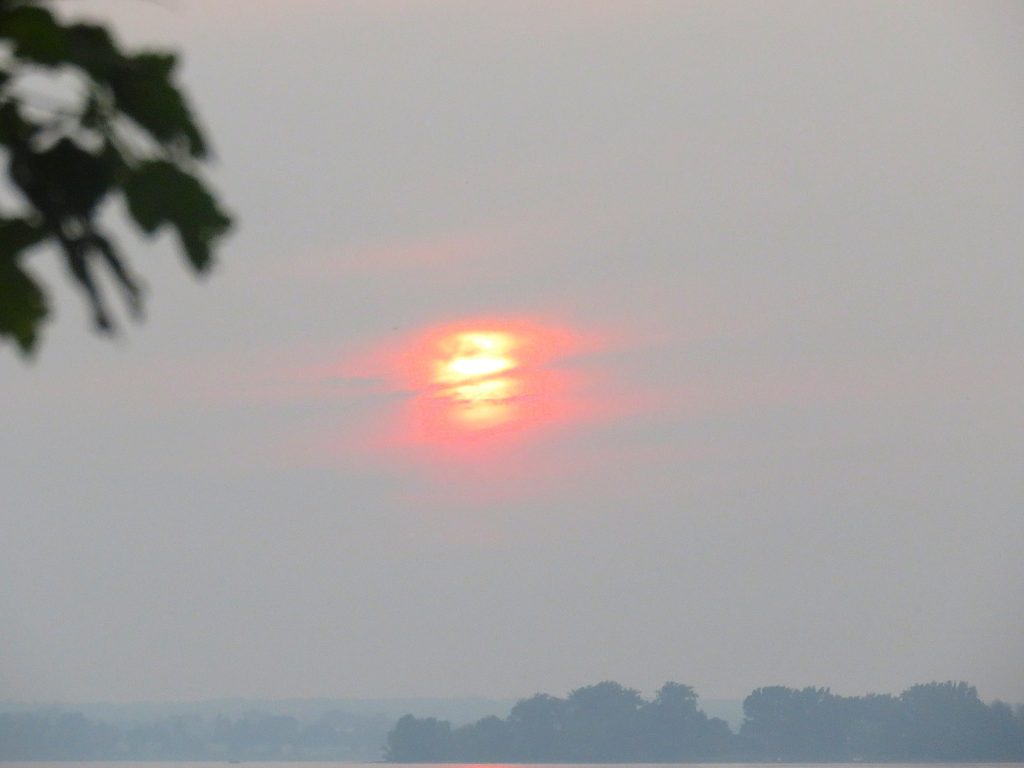 🌅 Interesting sunset pics in Alburgh, Vermont last night.