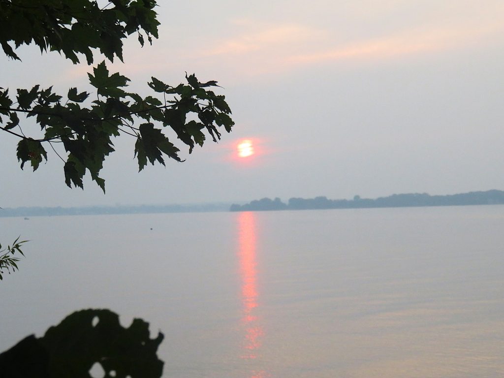 🌅 Interesting sunset pics in Alburgh, Vermont last night.