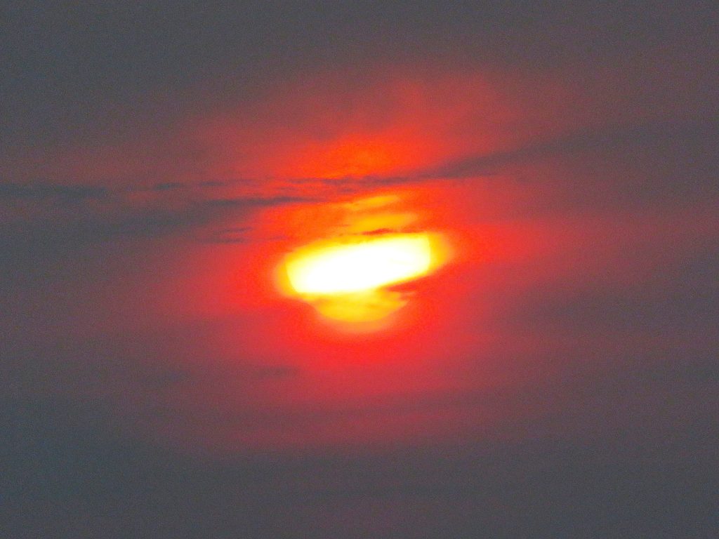 🌅 Interesting sunset pics in Alburgh, Vermont last night.