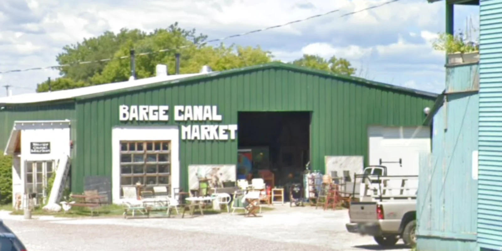 barge-canal-market-location